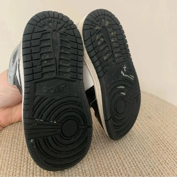 Kids Nike Air Jordan High Top Sneakers Black Silver 6 - Picture 4 of 10